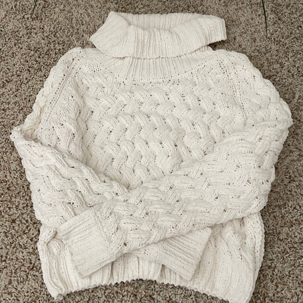 Kendall + Kylie sweater